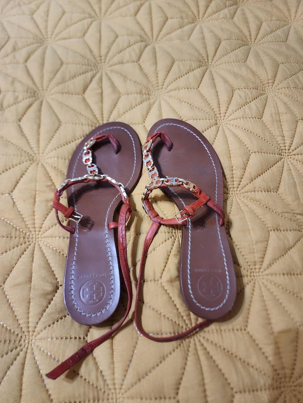 Tory Burch slingbacks sandals. Orange with gold chain. Size 8.5M. In great cond